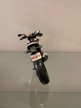 Moto Ducati Hypermotard