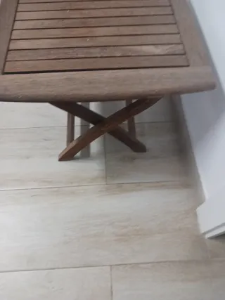 Mesa baja de madera para exterior
