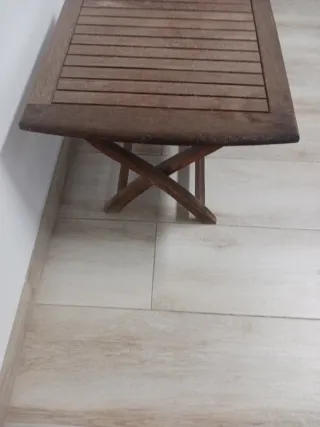 Mesa baja de madera para exterior