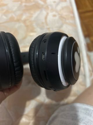 Cascos de gato negros