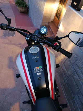 Yamaha XSR 700 Tribute