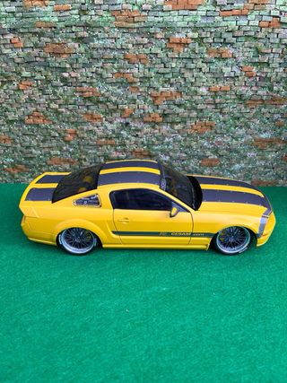 Ford Mustang CESAM – Norev – Escala 1:18