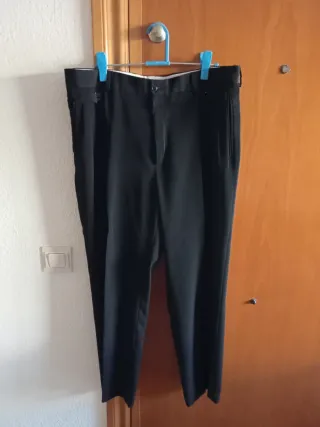 Pantalón negro con pinzas Talla 48