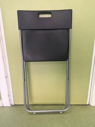 Sillas plegables metal y plástico.