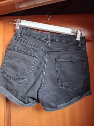 Pantalón corto vaquero negro