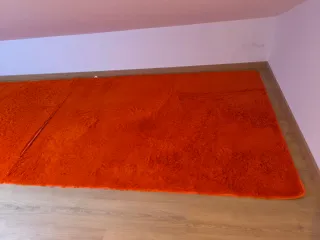Alfombra naranja suave