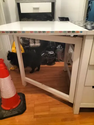 Mesa de salón o escritorio con cajones