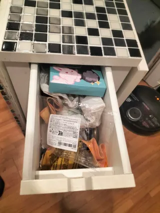 Mesa de salón o escritorio con cajones