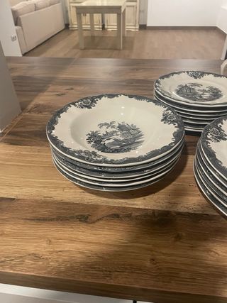 Seis platos hondos seis platos llanos seis platos