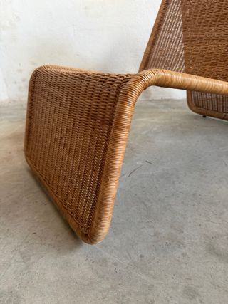 Sillón de mimbre curvo