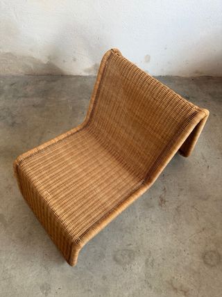 Sillón de mimbre curvo
