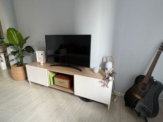 Mueble TV madera y blanco