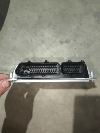 Centralita Audi A4 B5 2.4i V6