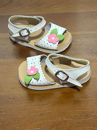 MONÍSIMAS SANDALIAS DE PIEL "NUEVAS "