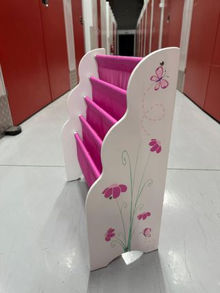 Estantería infantil madera y tela rosa