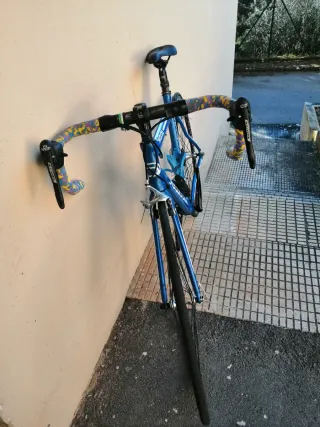 Bicicleta carretera Dedacciai azul