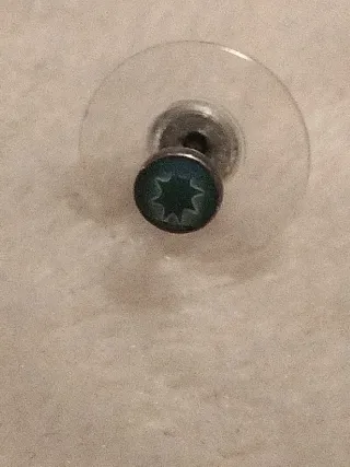 Orecchini con pietre colorate