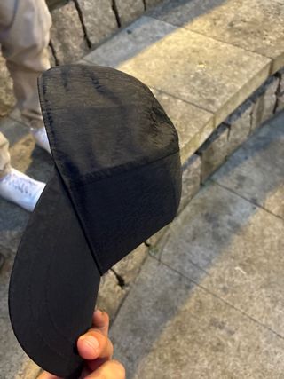 Gorra negra sin usar