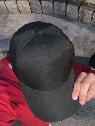 Gorra negra sin usar