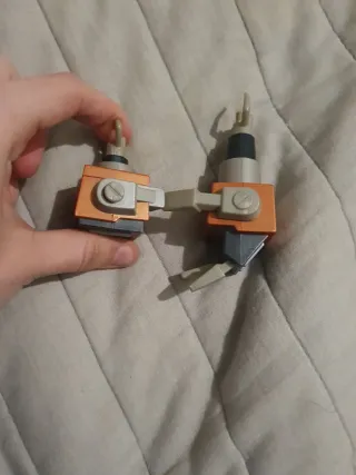 Figura Generator Rex Puños Metálicos Retráctiles