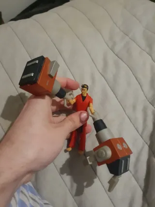 Figura Generator Rex Puños Metálicos Retráctiles