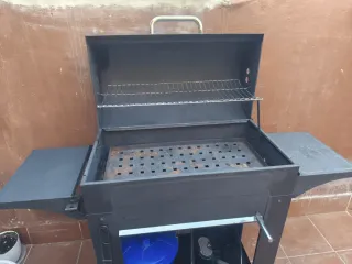 Barbacoa de carbón negra