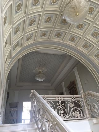 Decoración, restauración pintura molduras interior