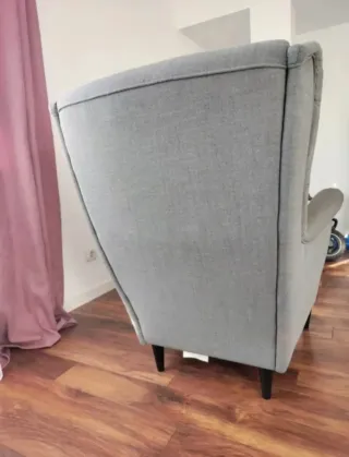 Sillón de tela gris