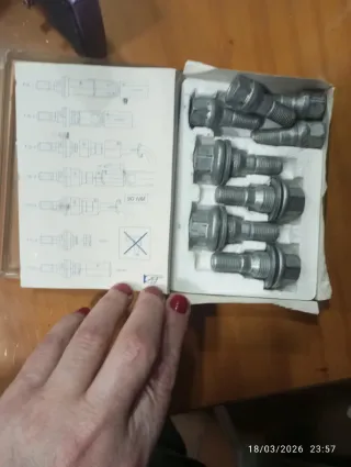 Tornillos de seguridad para coche