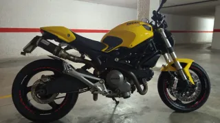 Ducati Monster 696 dos colores