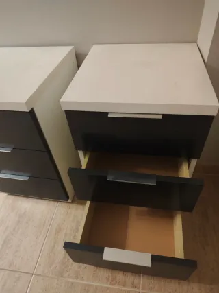 Cama doble con 2 mesitas de noche y colchon