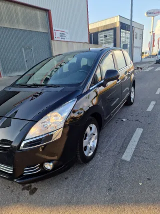 Peugeot 5008 2013