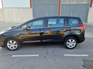 Peugeot 5008 2013