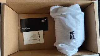 Supporto per penne Montblanc in pelle, 320€