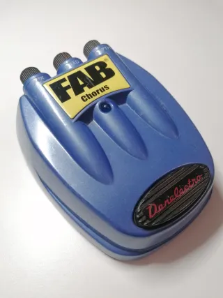 Danelectro D5 FAB Chorus pedal de guitarra