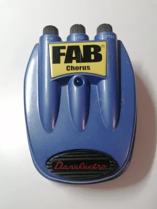 Danelectro D5 FAB Chorus pedal de guitarra