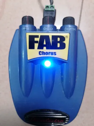 Danelectro D5 FAB Chorus pedal de guitarra