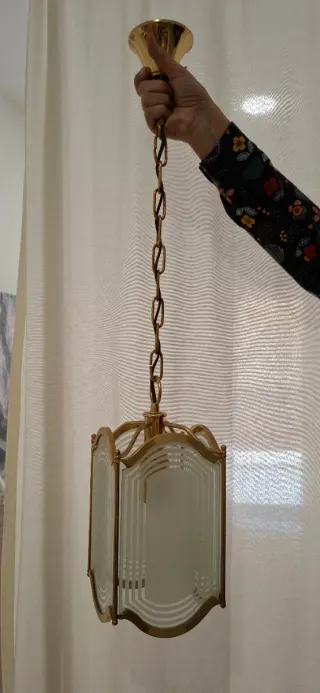 Farol de techo dorado con cristales