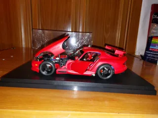 Dodge Viper GTS CUSTOM BLACK/RED Burago 1/18