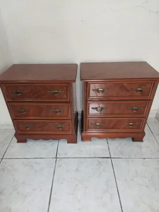 Mesitas de noche antiguas de madera