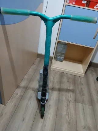 Patín de freestyle color turquesa
