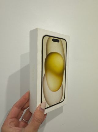 Caja iPhone 15 Amarillo