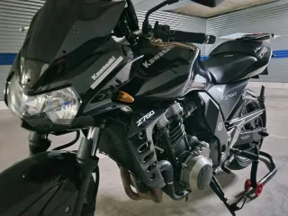 Kawasaki Z750 Negra
