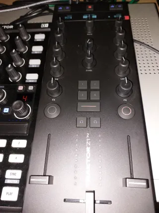 Controlador DJ Traktor X1 y Z1