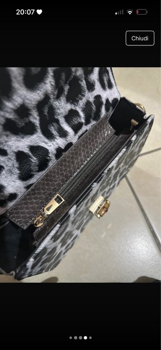 Borsa con stampa animalier e chiusura dorata