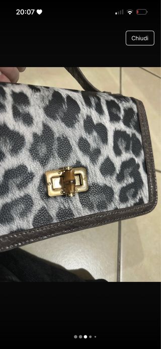 Borsa con stampa animalier e chiusura dorata