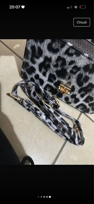Borsa con stampa animalier e chiusura dorata