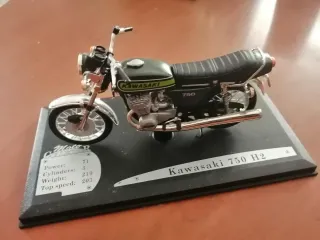 Motos a escala 1:18