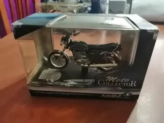 Motos a escala 1:18