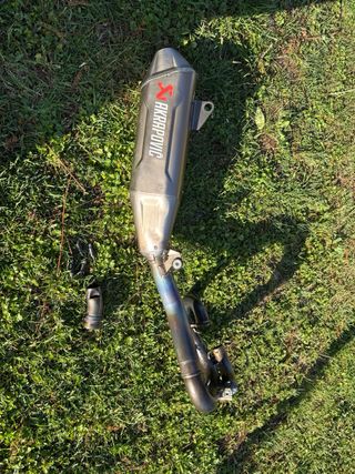 Escape Akrapovič completo